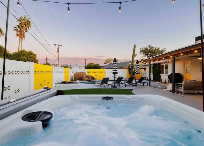 Fun Pool With Outdoor Shower.bar.close To Old Town Holiday home