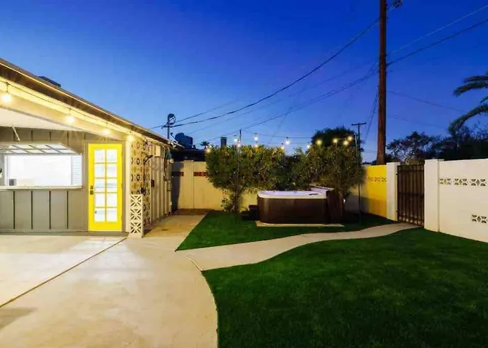 Fun Pool With Outdoor Shower.bar.close To Old Town Holiday home
