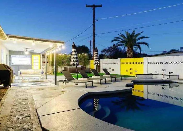 Dom wakacyjny Fun Pool With Outdoor Shower.bar.close To Old Town *
