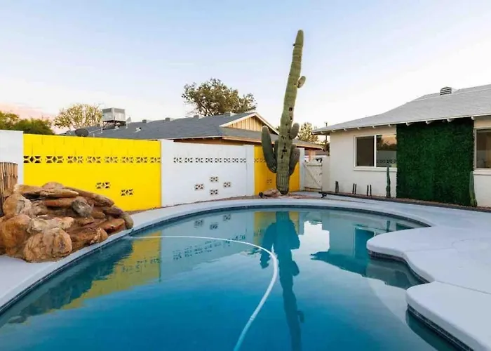 Fun Pool With Outdoor Shower.bar.close To Old Town Holiday home